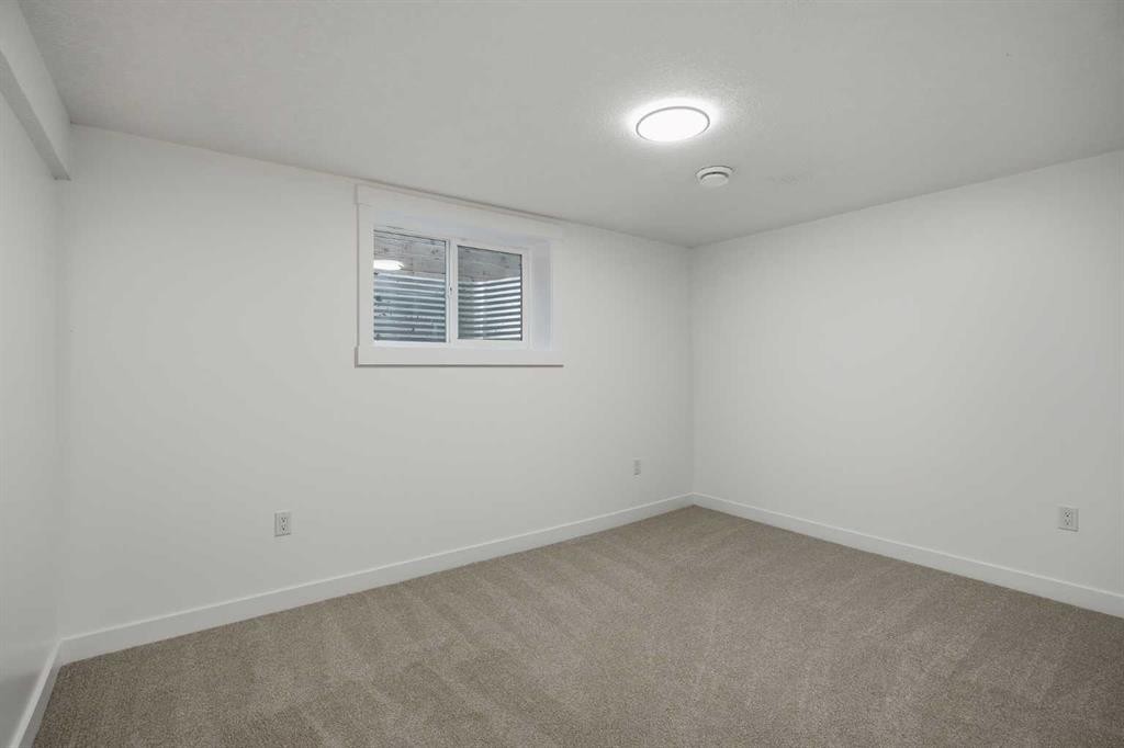9532 Allison Drive Se, Calgary, AB - Indoor Photo Showing Other Room