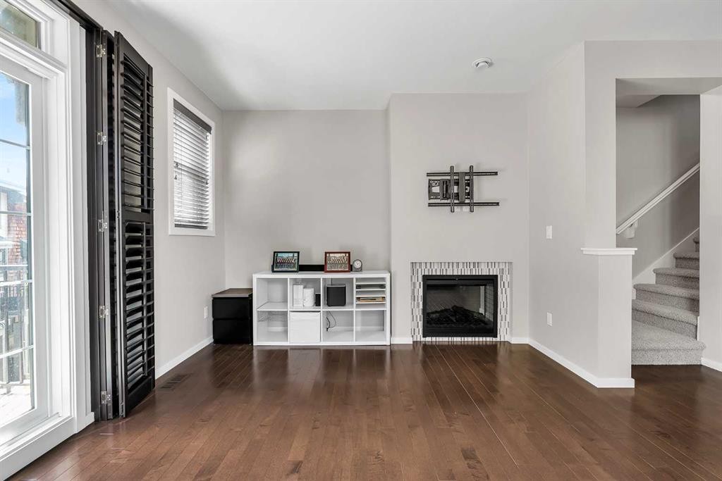 439 Ascot Circle Sw, Calgary, AB - Indoor With Fireplace