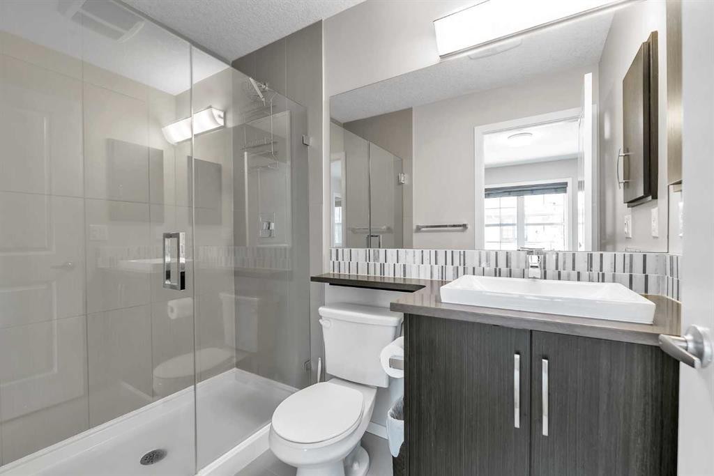 439 Ascot Circle Sw, Calgary, AB - Indoor Photo Showing Bathroom