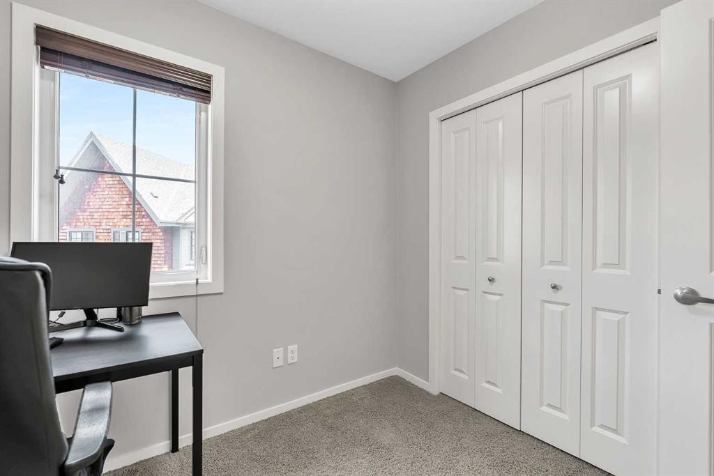 439 Ascot Circle Sw, Calgary, AB - Indoor Photo Showing Office