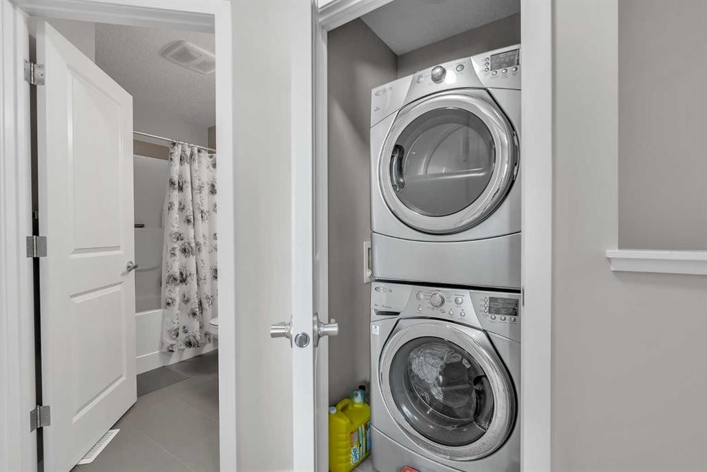 439 Ascot Circle Sw, Calgary, AB - Indoor Photo Showing Laundry Room