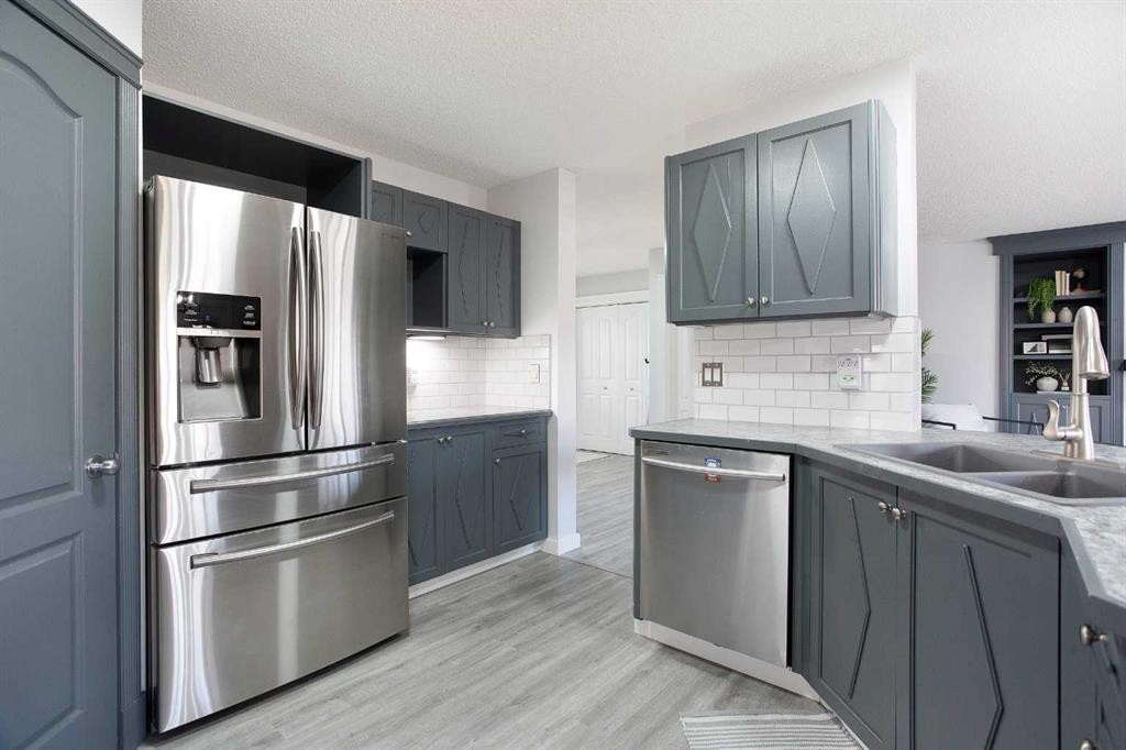 8 Thorndale Close Se, Airdrie, AB - Indoor Photo Showing Kitchen With Double Sink