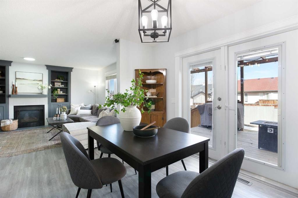8 Thorndale Close Se, Airdrie, AB - Indoor With Fireplace