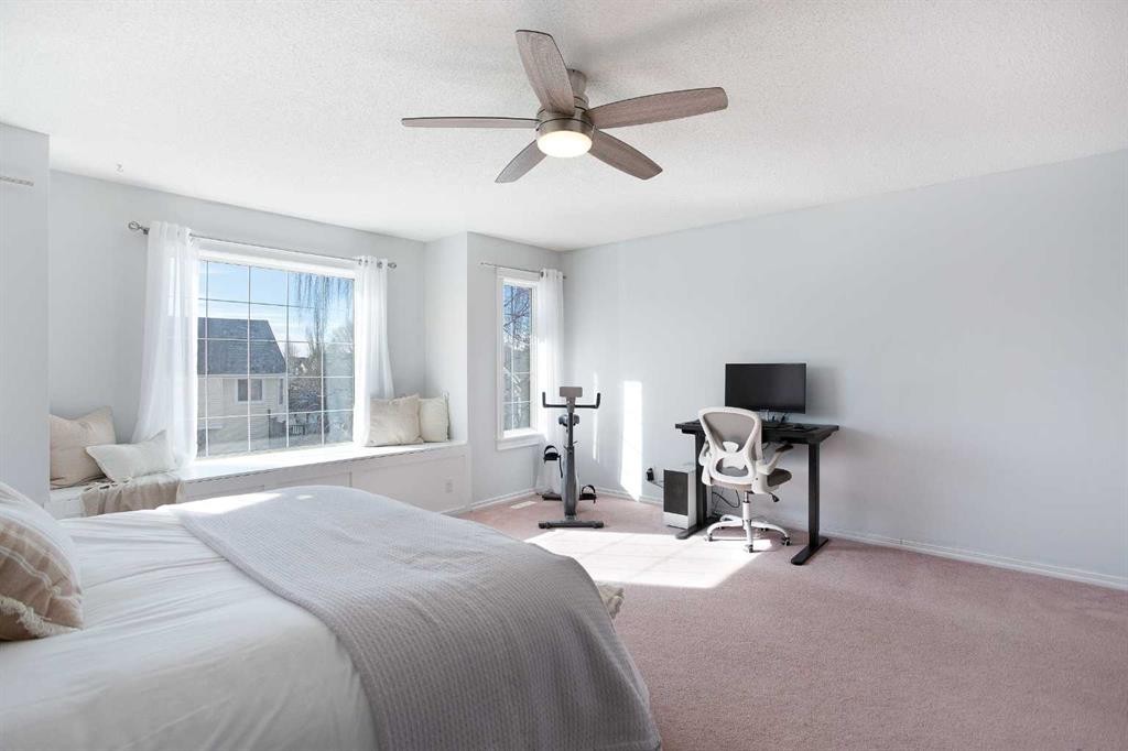 8 Thorndale Close Se, Airdrie, AB - Indoor Photo Showing Bedroom