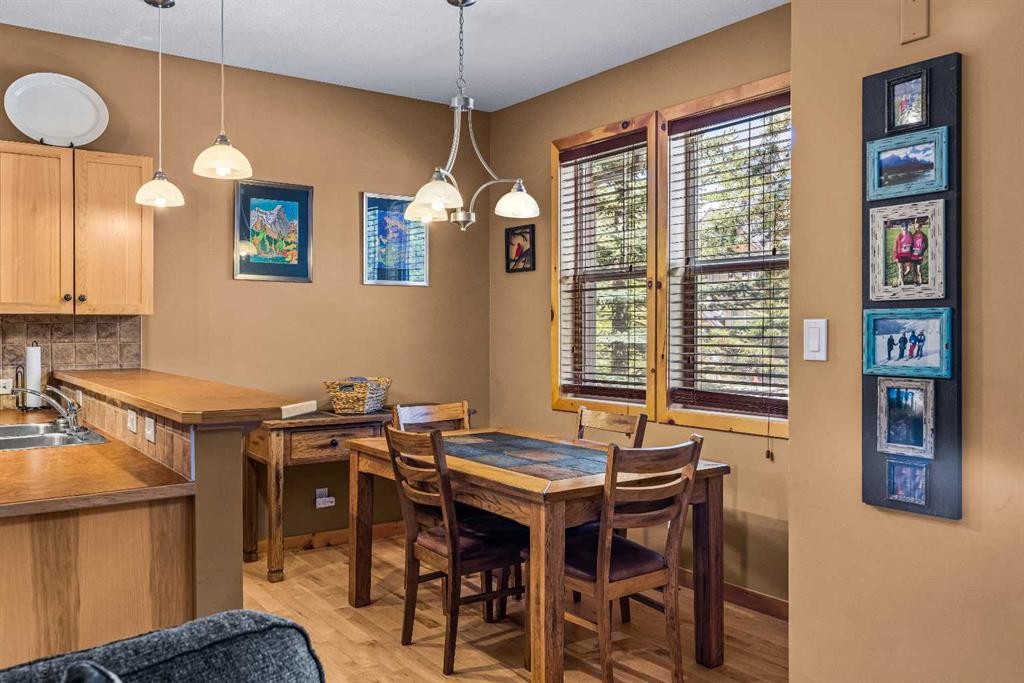 1003-70 Dyrgas Gate, Canmore, AB - Indoor Photo Showing Dining Room