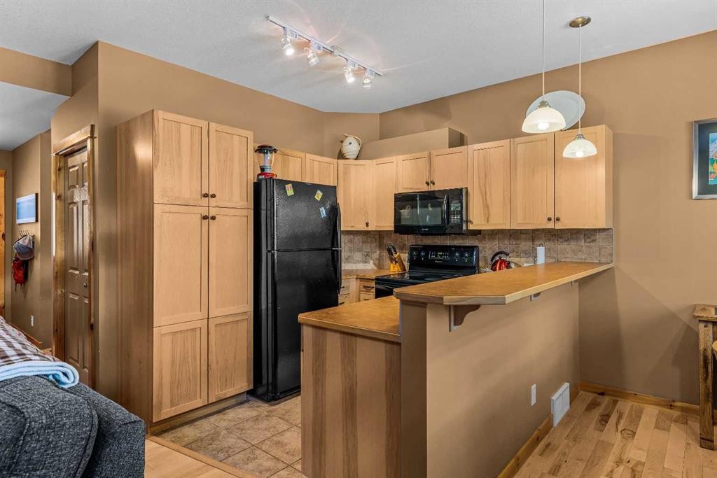 1003-70 Dyrgas Gate, Canmore, AB - Indoor Photo Showing Kitchen