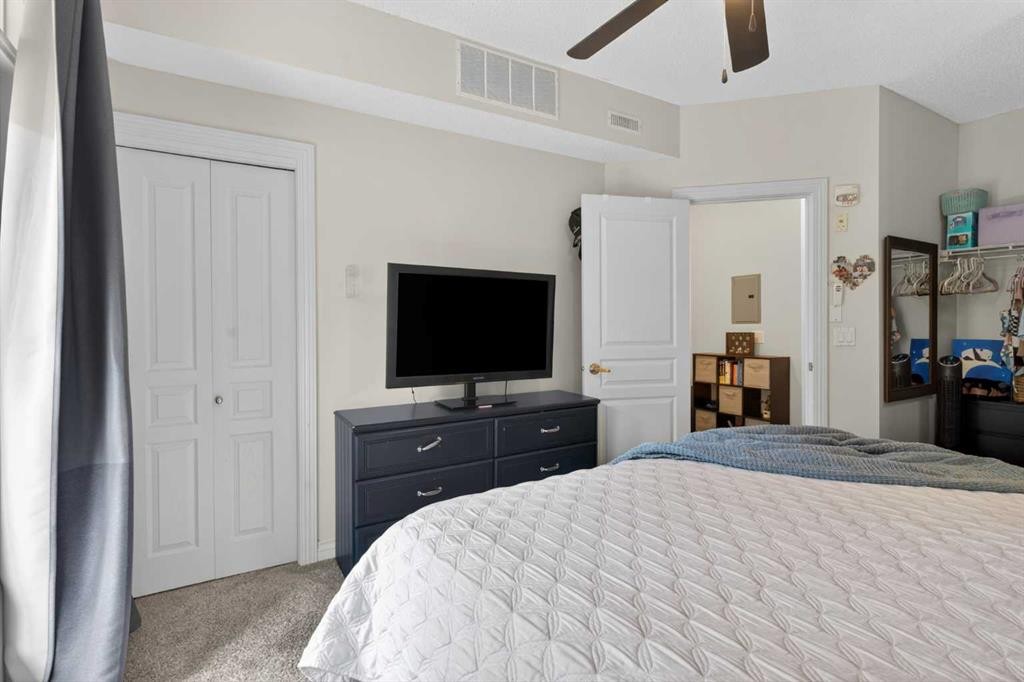 6-108 Rockyledge View Nw, Calgary, AB - Indoor Photo Showing Bedroom