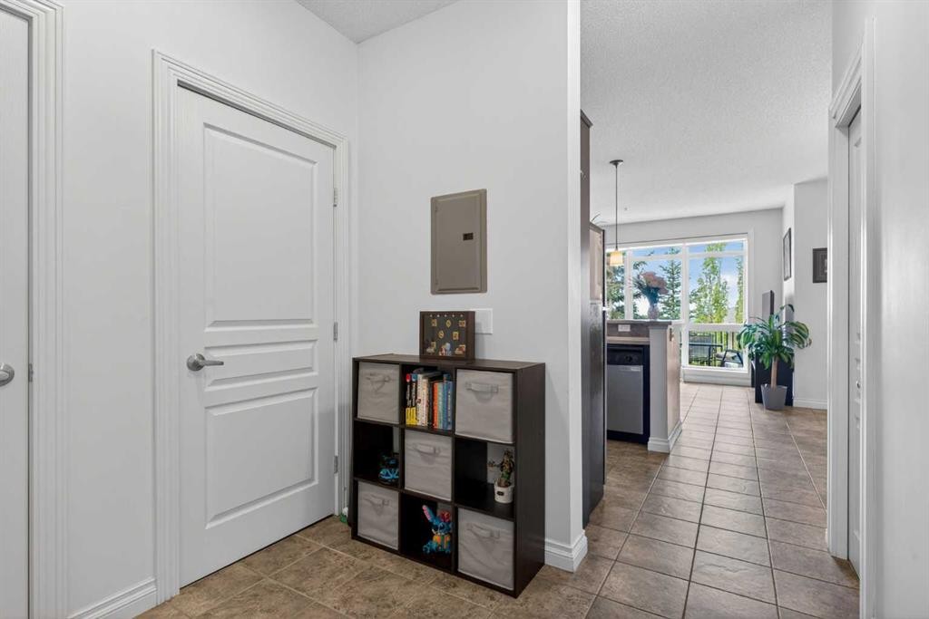 6-108 Rockyledge View Nw, Calgary, AB - Indoor Photo Showing Other Room