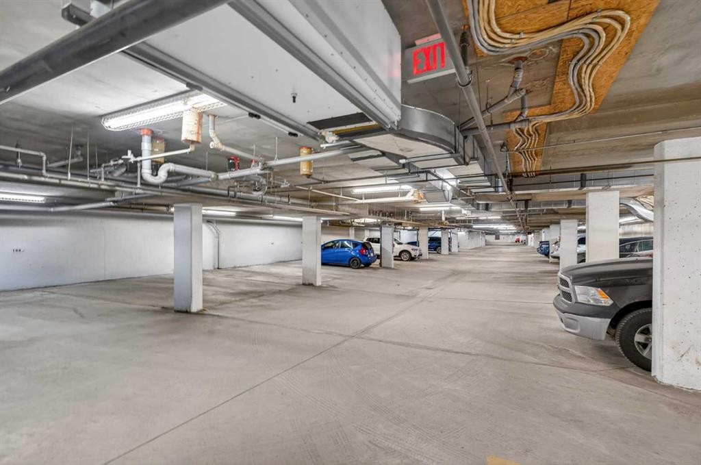 6-108 Rockyledge View Nw, Calgary, AB - Indoor Photo Showing Garage
