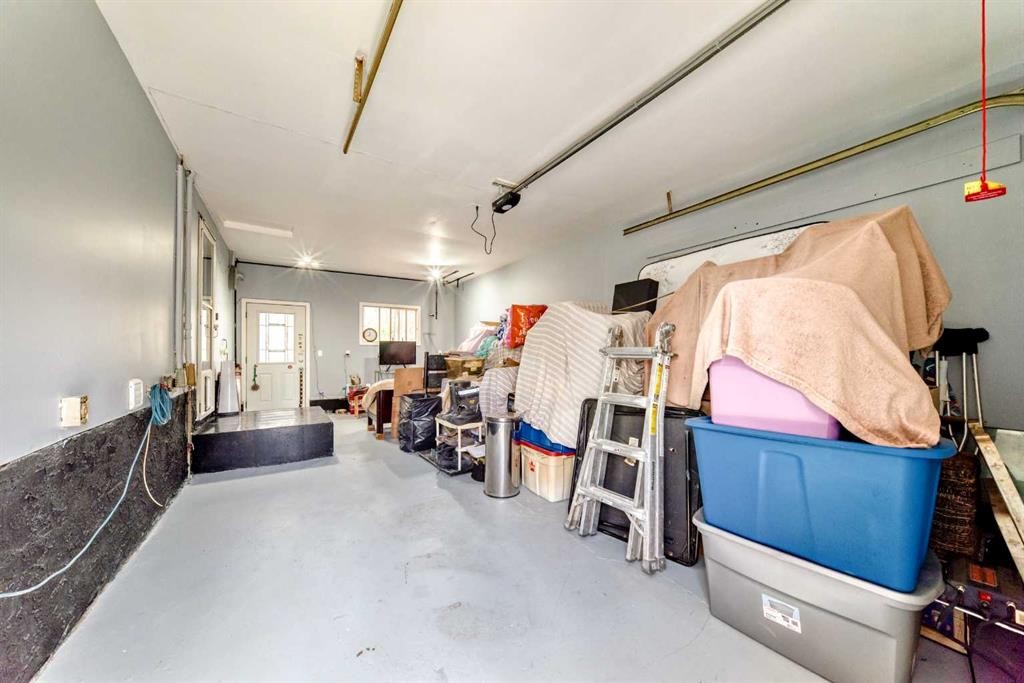 11 Huntstrom Place Ne, Calgary, AB - Indoor Photo Showing Garage