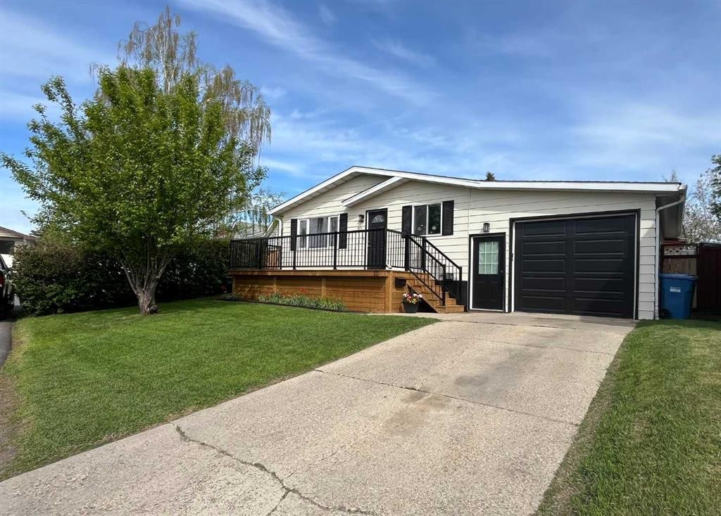 11 Huntstrom Place Ne, Calgary, AB - Outdoor With Deck Patio Veranda