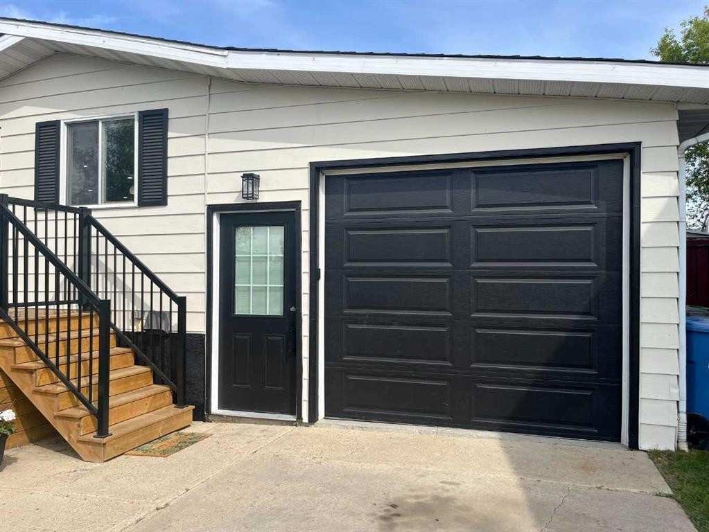 11 Huntstrom Place Ne, Calgary, AB - Outdoor With Exterior