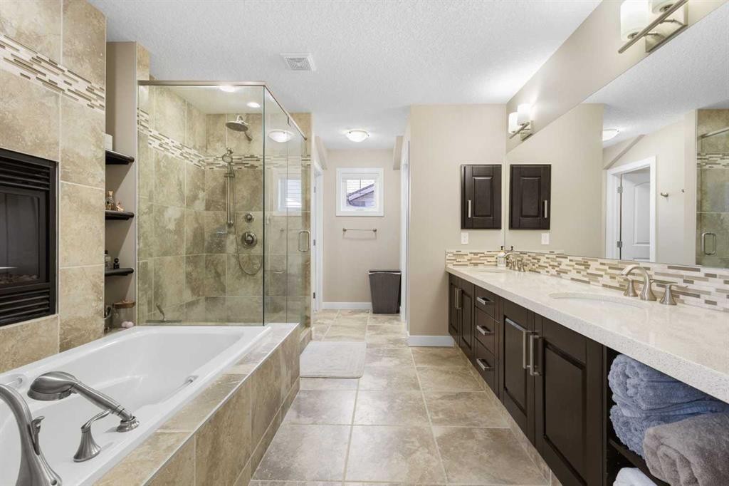 106 Cranarch Landing Se, Calgary, AB - Indoor Photo Showing Bathroom
