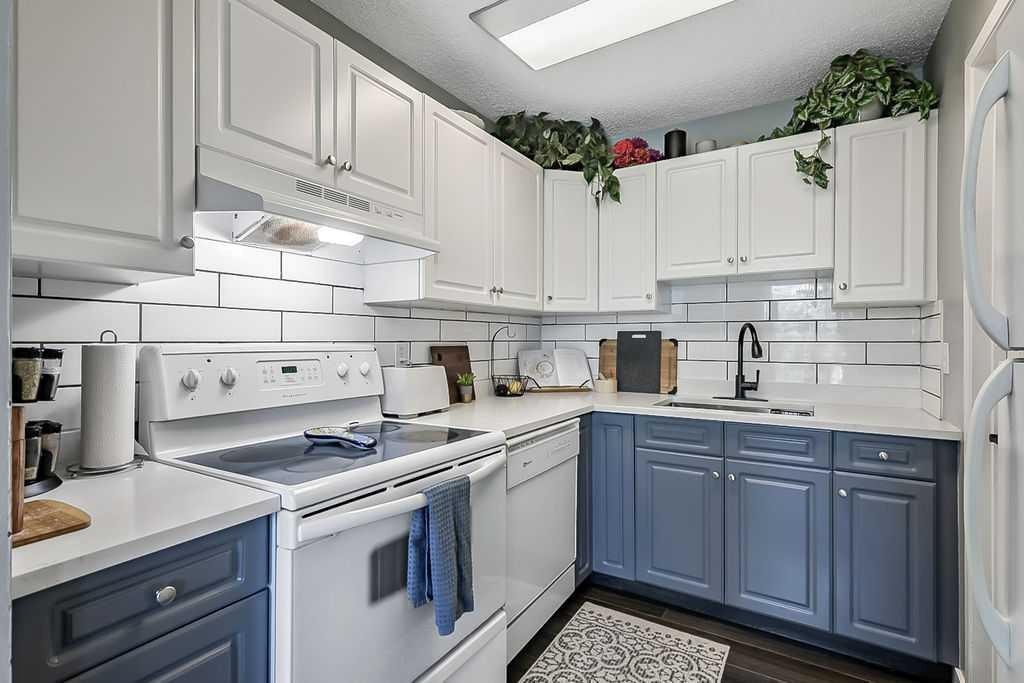 818-13104 Elbow Drive Sw, Calgary, AB - Indoor Photo Showing Kitchen
