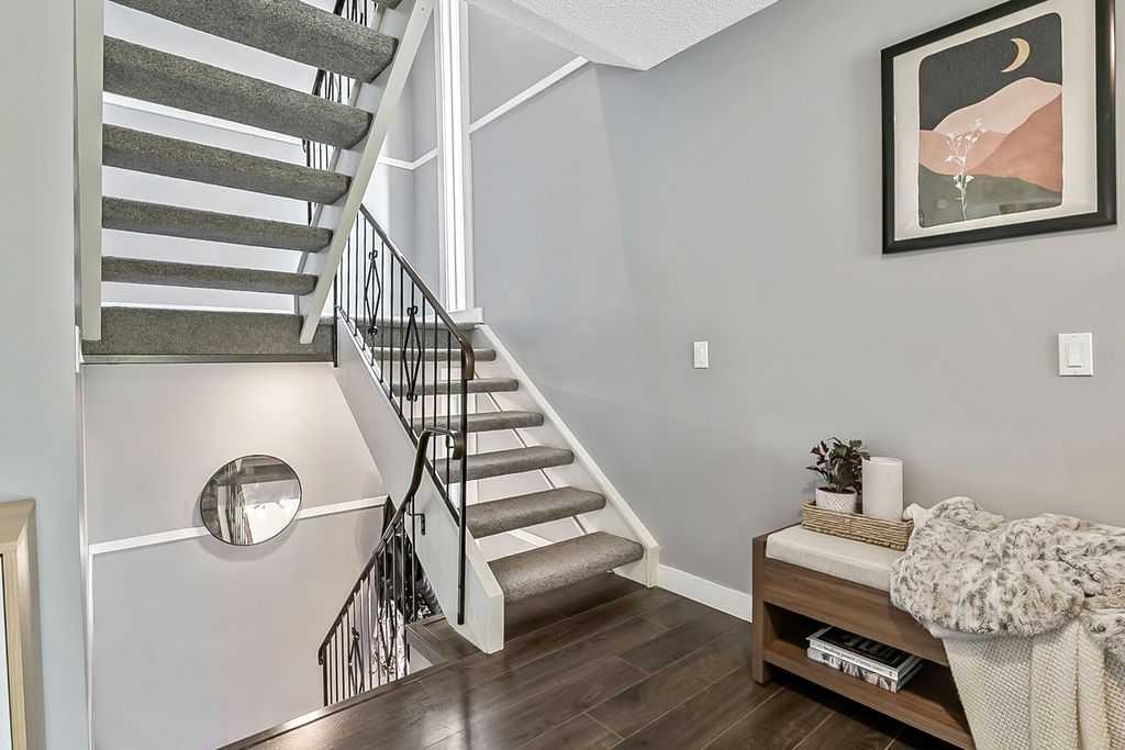 818-13104 Elbow Drive Sw, Calgary, AB - Indoor Photo Showing Other Room