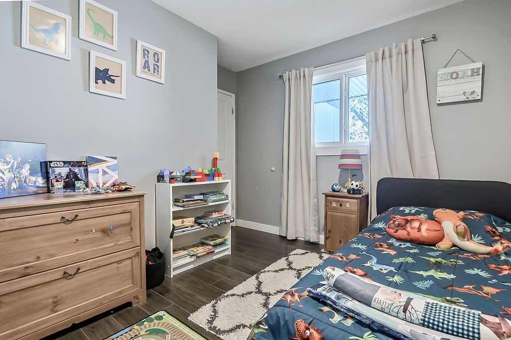 818-13104 Elbow Drive Sw, Calgary, AB - Indoor Photo Showing Bedroom