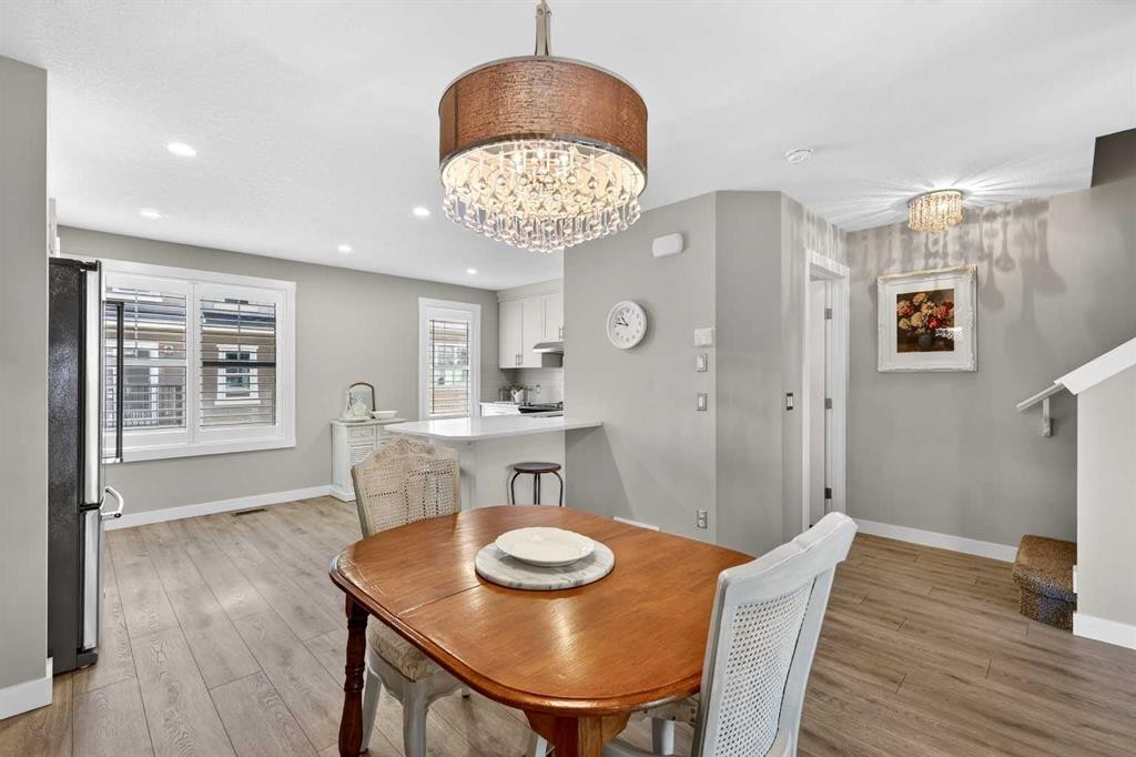 814 Cranbrook Walk Se, Calgary, AB - Indoor Photo Showing Dining Room