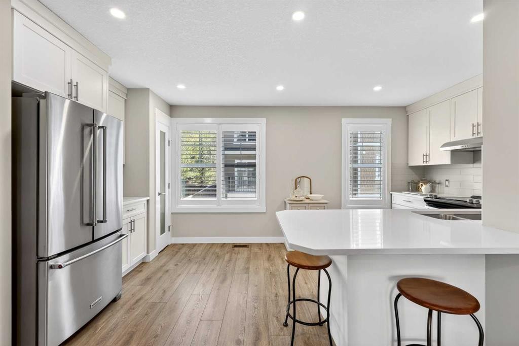 814 Cranbrook Walk Se, Calgary, AB - Indoor Photo Showing Kitchen With Stainless Steel Kitchen With Upgraded Kitchen