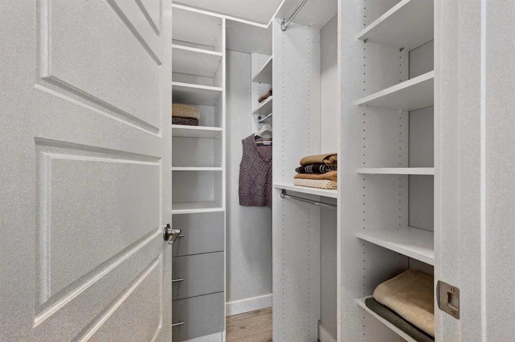 814 Cranbrook Walk Se, Calgary, AB - Indoor With Storage