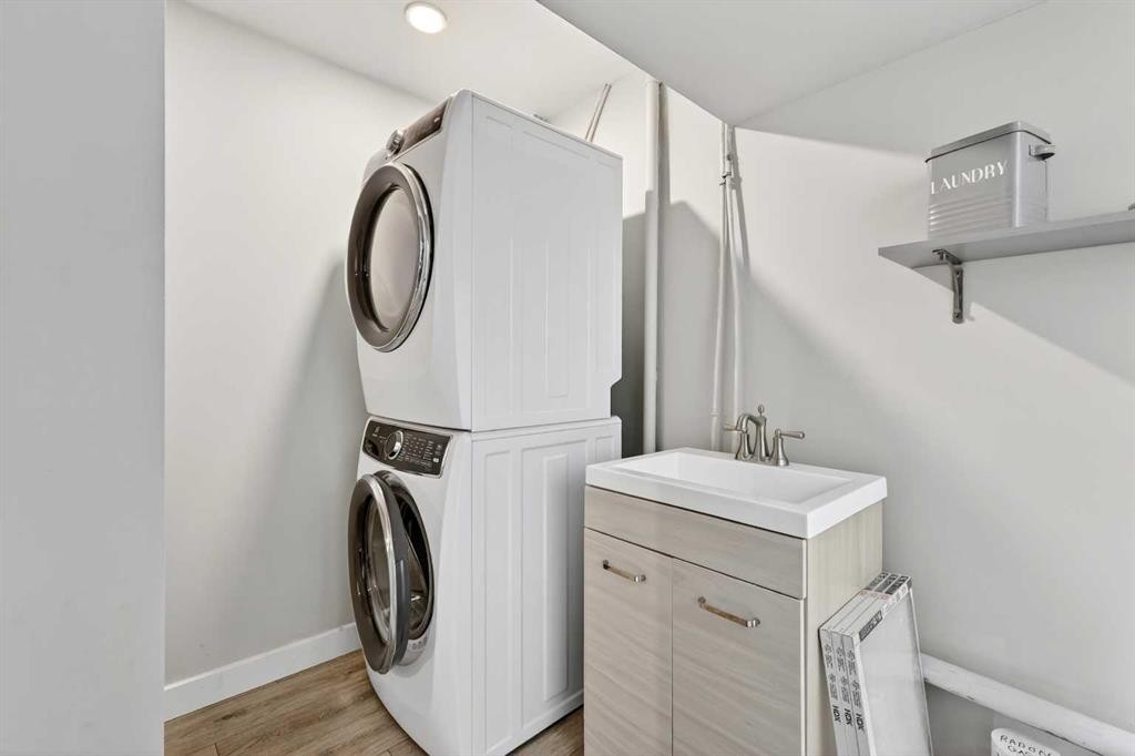 814 Cranbrook Walk Se, Calgary, AB - Indoor Photo Showing Laundry Room