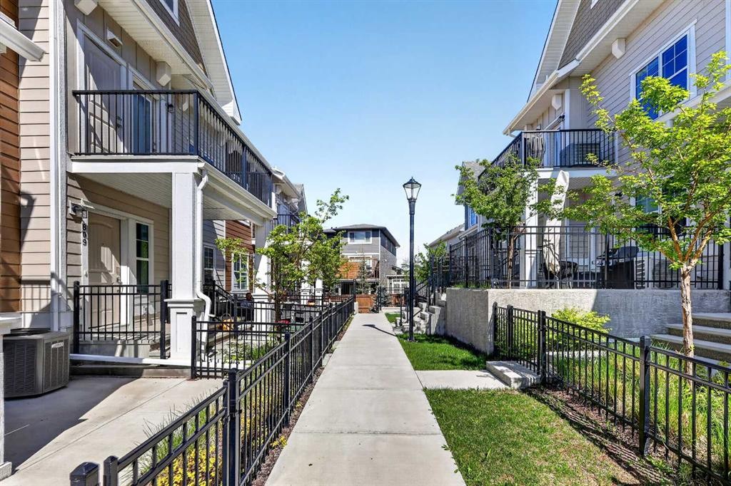 814 Cranbrook Walk Se, Calgary, AB - Outdoor