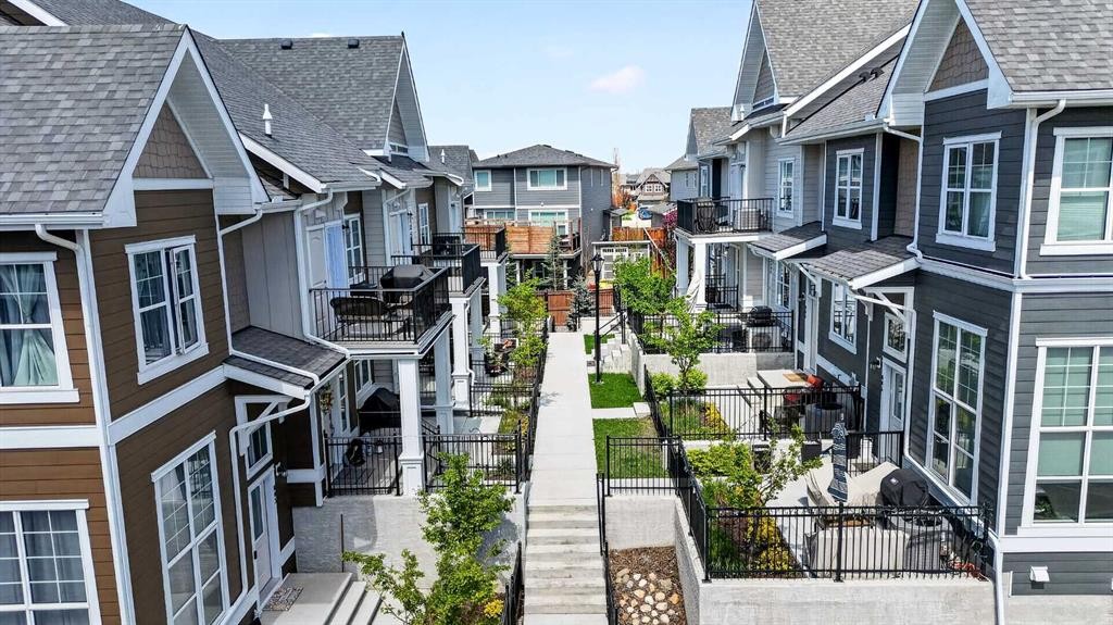 814 Cranbrook Walk Se, Calgary, AB - Outdoor