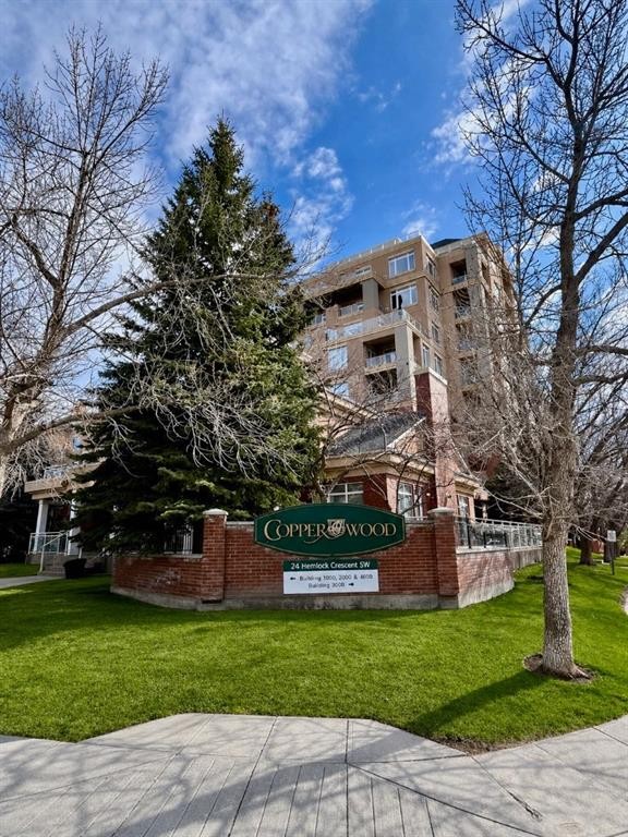 4107-24 Hemlock Crescent Sw, Calgary, AB - Outdoor