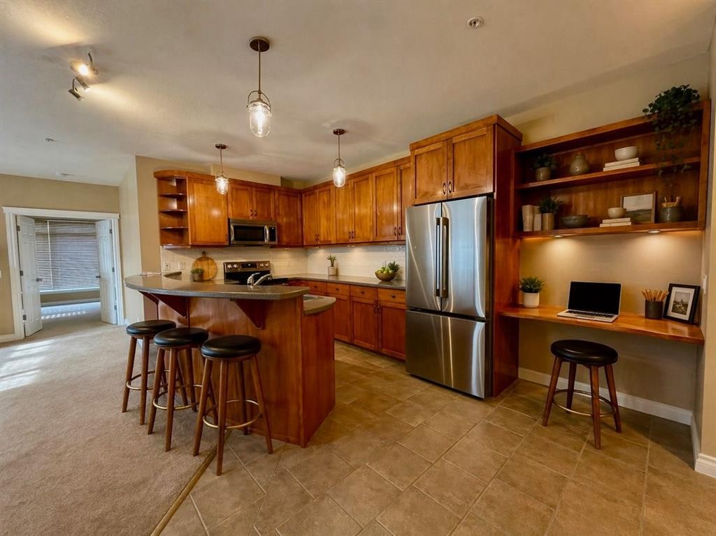 4107-24 Hemlock Crescent Sw, Calgary, AB - Indoor Photo Showing Kitchen