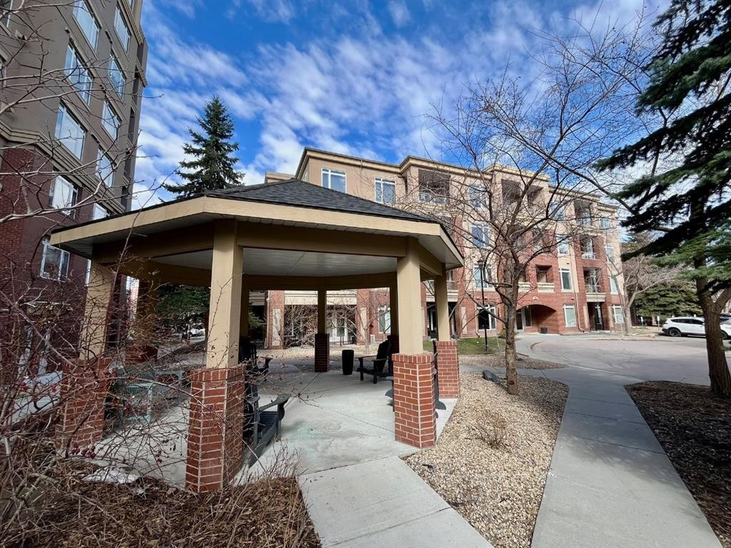 4107-24 Hemlock Crescent Sw, Calgary, AB - Outdoor With Facade