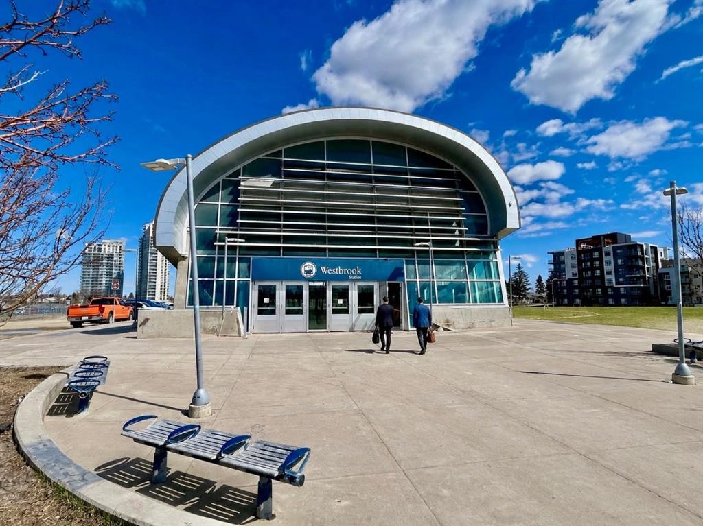 4107-24 Hemlock Crescent Sw, Calgary, AB - Outdoor