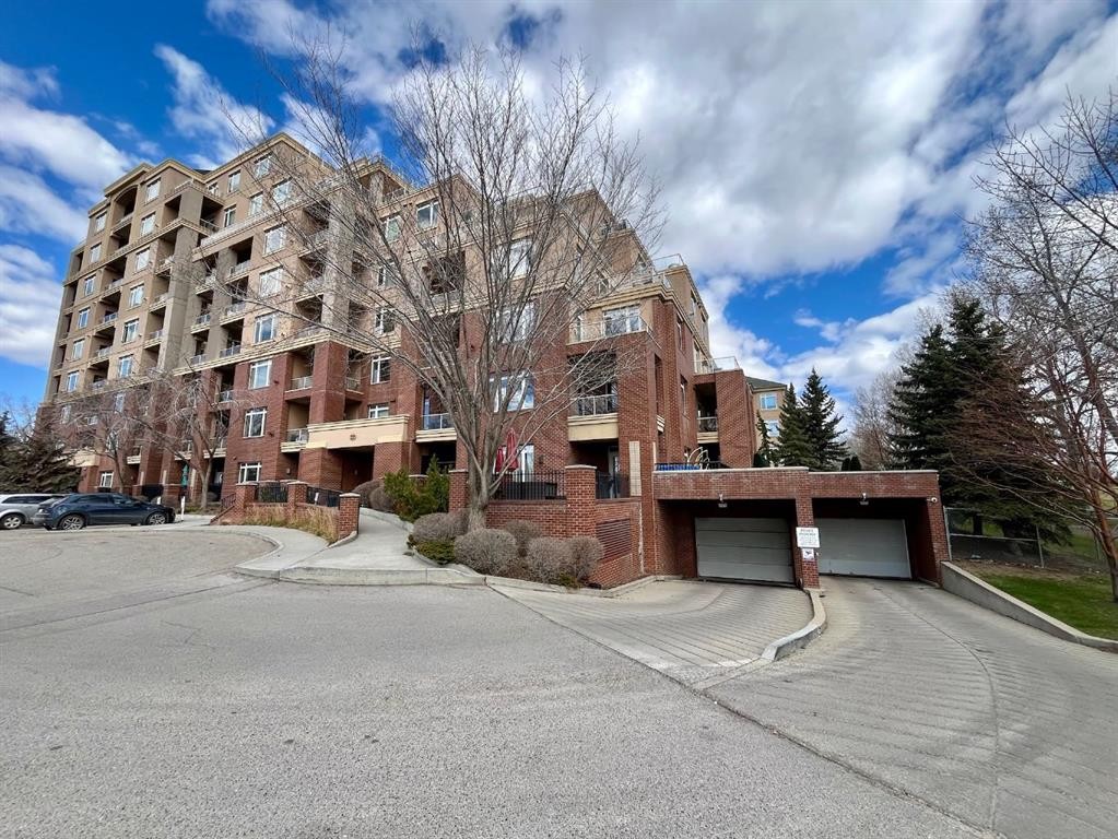4107-24 Hemlock Crescent Sw, Calgary, AB - Outdoor With Facade