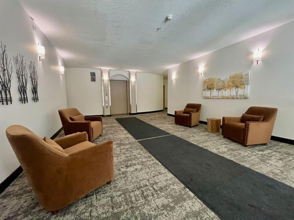 4107-24 Hemlock Crescent Sw, Calgary, AB - Indoor Photo Showing Other Room