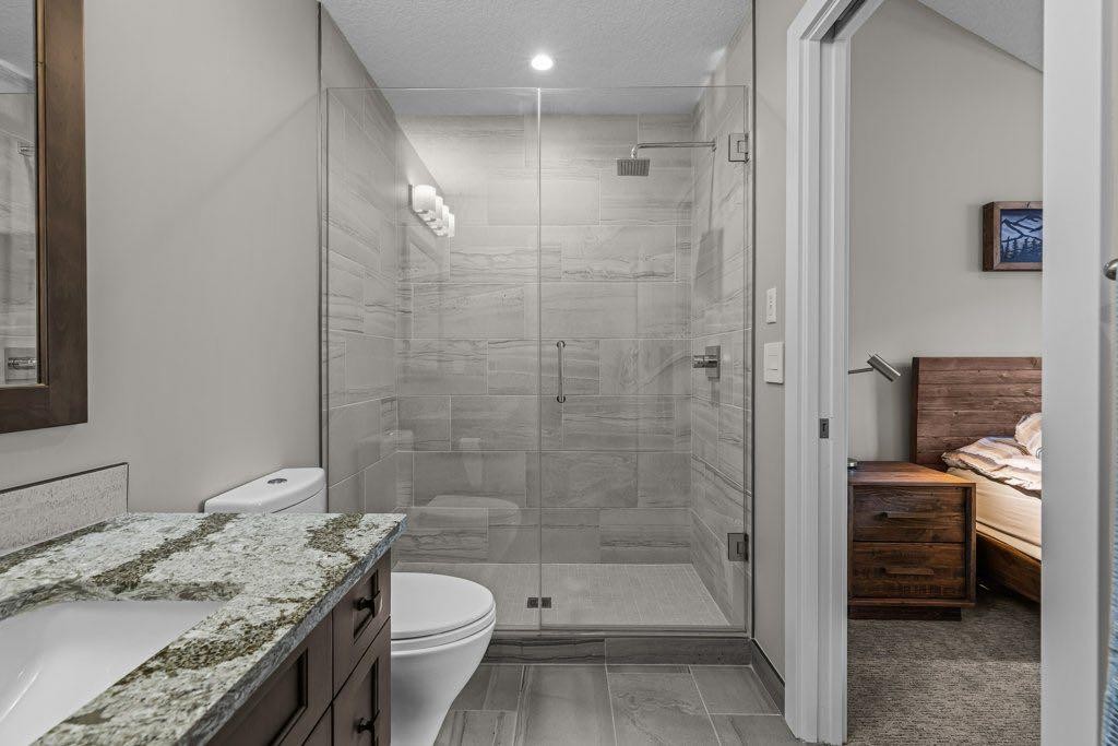 2-817 4Th Street, Canmore, AB - Indoor Photo Showing Bathroom