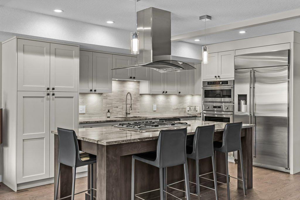 2-817 4Th Street, Canmore, AB - Indoor Photo Showing Kitchen With Upgraded Kitchen