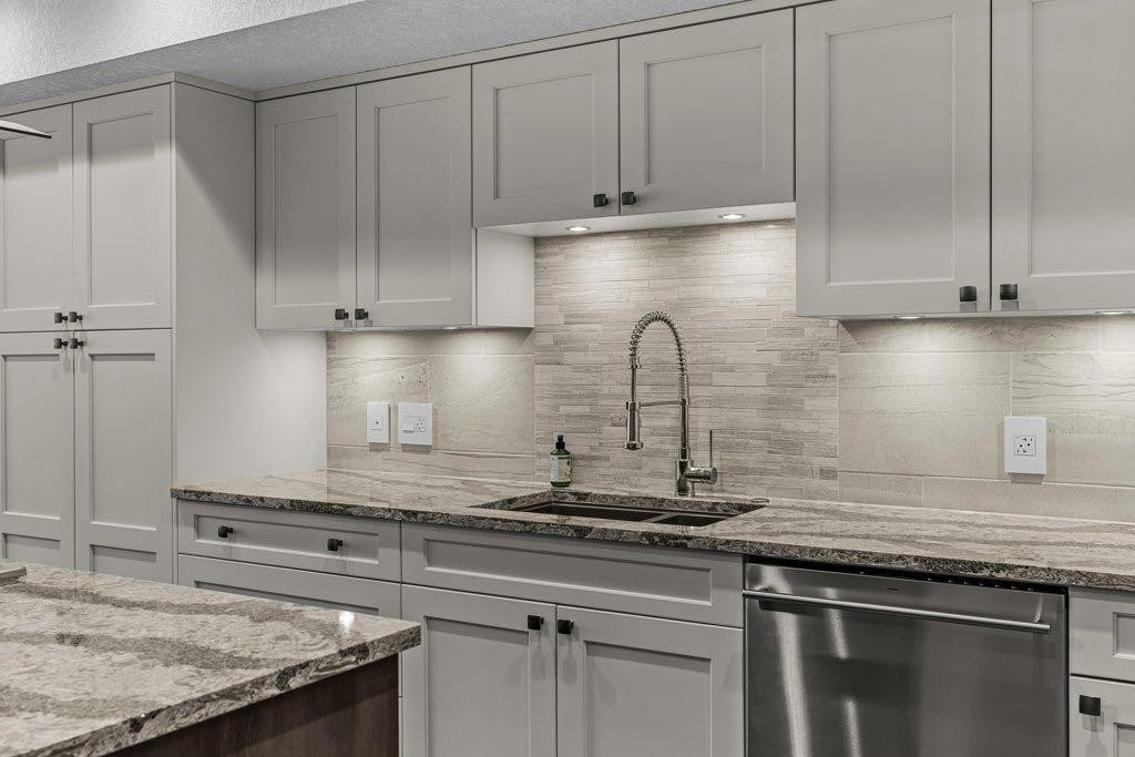 2-817 4Th Street, Canmore, AB - Indoor Photo Showing Kitchen With Upgraded Kitchen