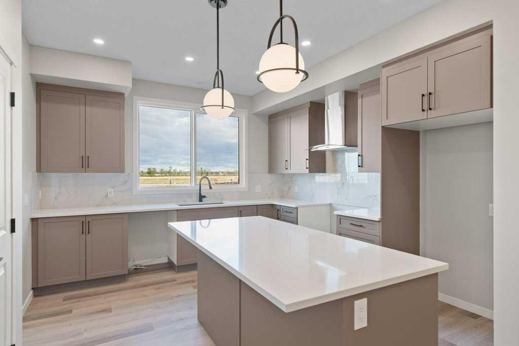 123 Montane Link Se, High River, AB - Indoor Photo Showing Kitchen