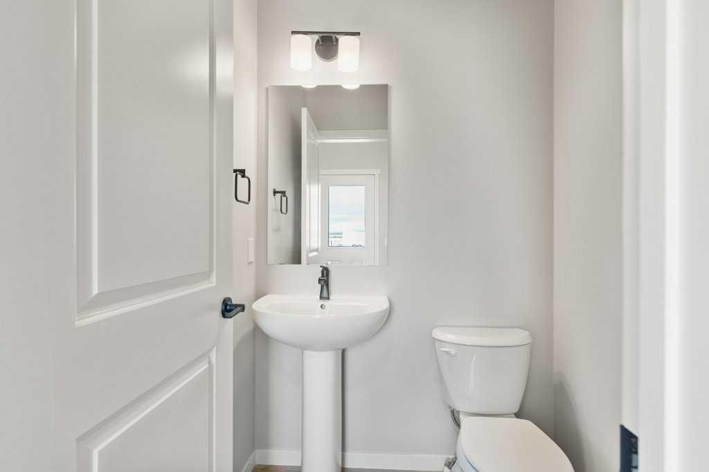 123 Montane Link Se, High River, AB - Indoor Photo Showing Bathroom