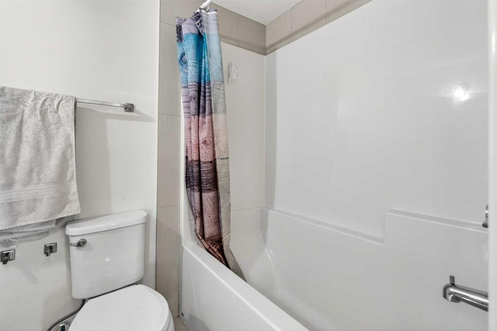 2303-302 Skyview Ranch Drive Ne, Calgary, AB - Indoor Photo Showing Bathroom
