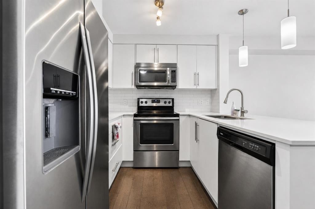 2303-302 Skyview Ranch Drive Ne, Calgary, AB - Indoor Photo Showing Kitchen With Stainless Steel Kitchen With Upgraded Kitchen