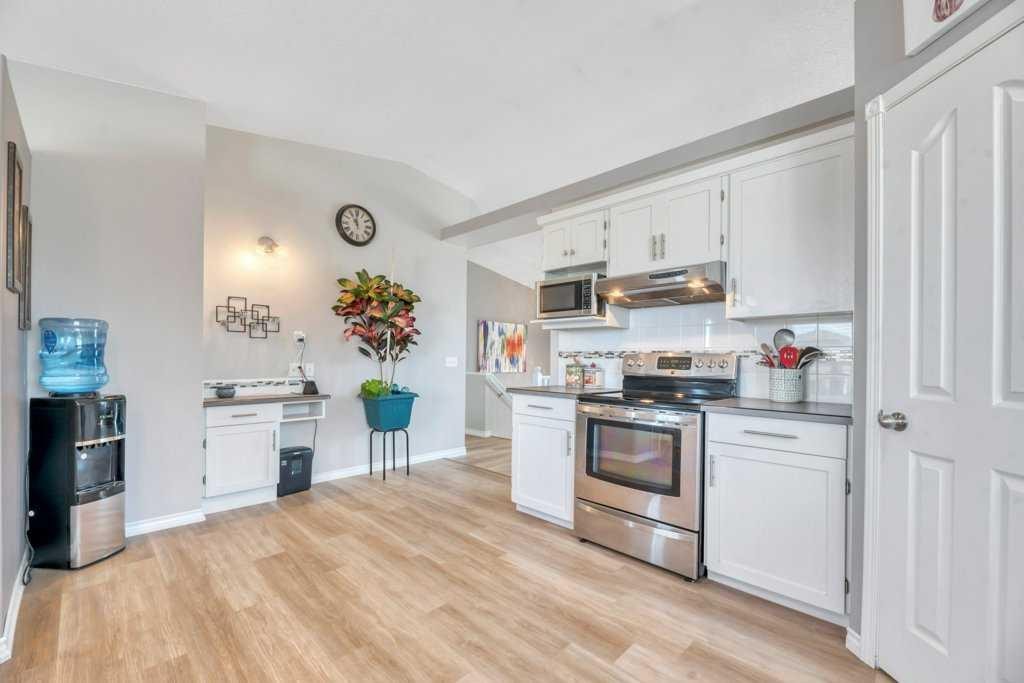 389 Strathford Crescent, Strathmore, AB - Indoor Photo Showing Kitchen