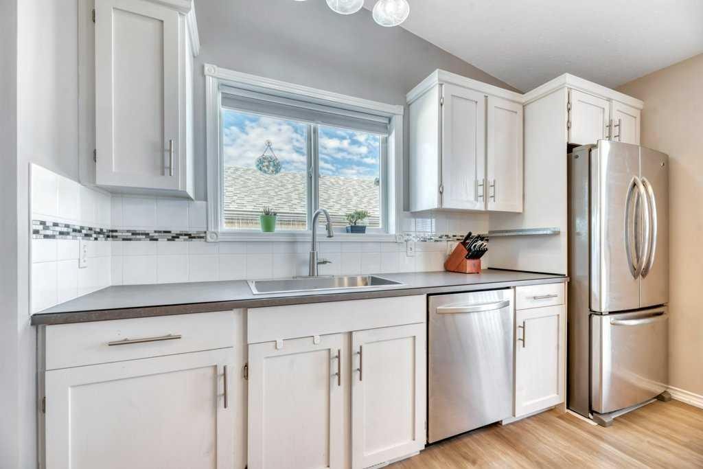 389 Strathford Crescent, Strathmore, AB - Indoor Photo Showing Kitchen