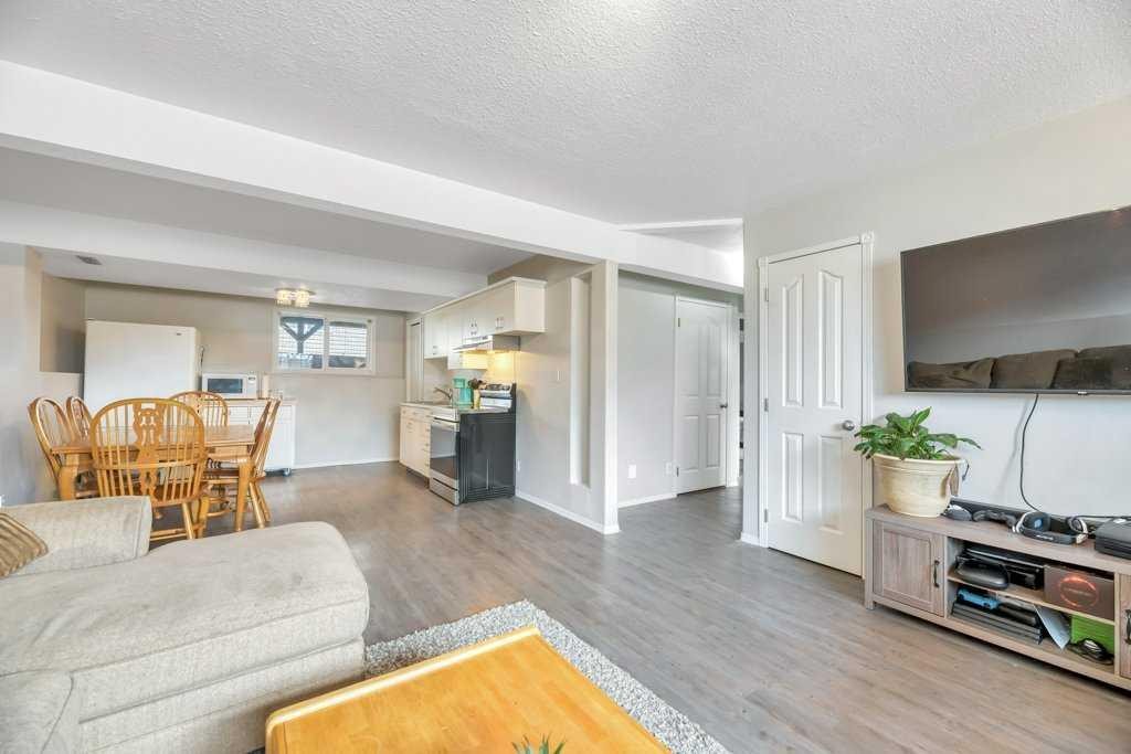 389 Strathford Crescent, Strathmore, AB - Indoor Photo Showing Living Room