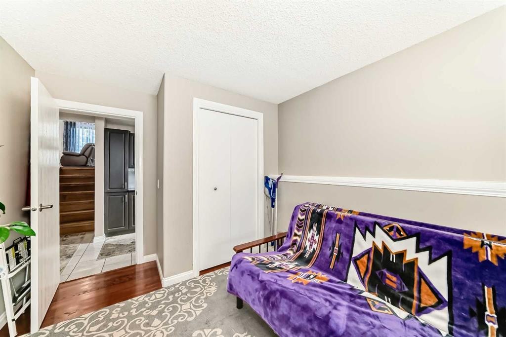 43 Beaconsfield Way Nw, Calgary, AB - Indoor