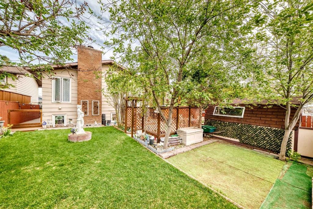 43 Beaconsfield Way Nw, Calgary, AB - Outdoor