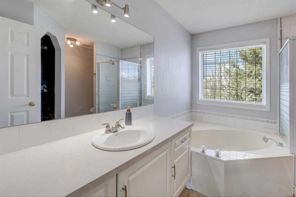 9982 Hidden Valley Drive Nw, Calgary, AB