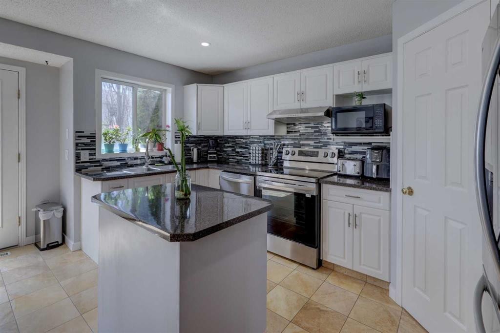 9982 Hidden Valley Drive Nw, Calgary, AB