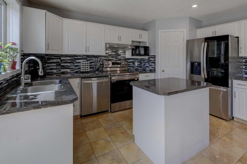 9982 Hidden Valley Drive Nw, Calgary, AB