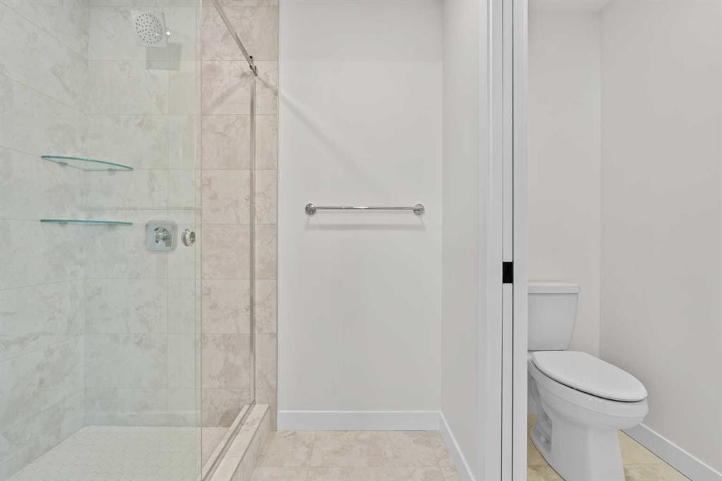 571 Buffaloberry Manor Se, Calgary, AB - Indoor Photo Showing Bathroom