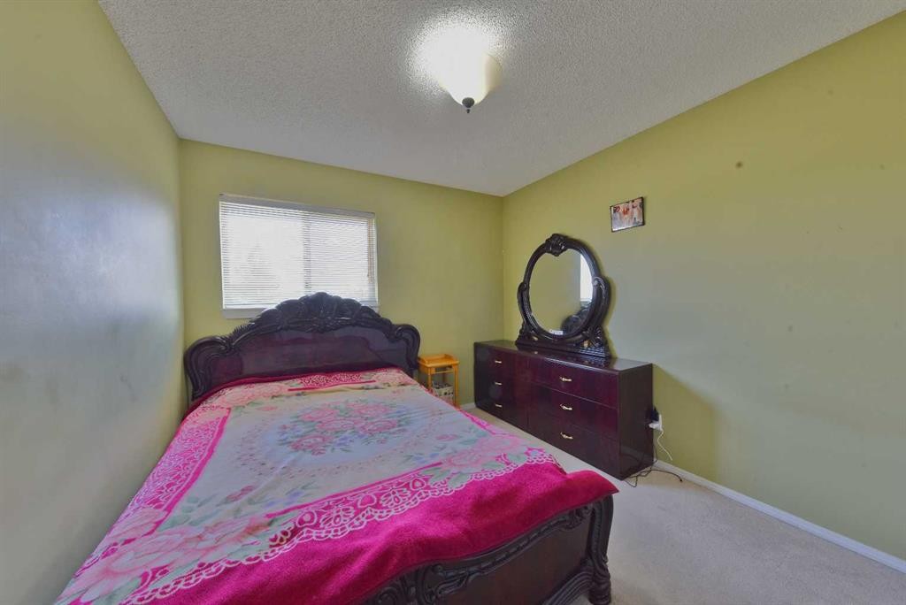 125 Costa Mesa Close Ne, Calgary, AB - Indoor Photo Showing Bedroom