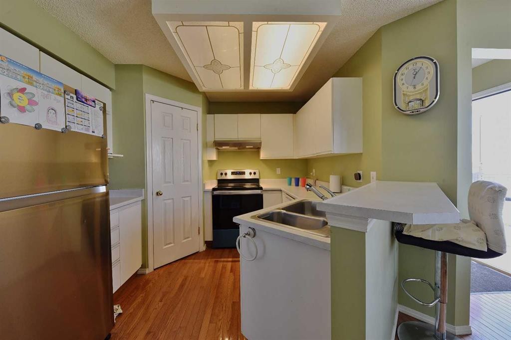 125 Costa Mesa Close Ne, Calgary, AB - Indoor Photo Showing Kitchen With Double Sink